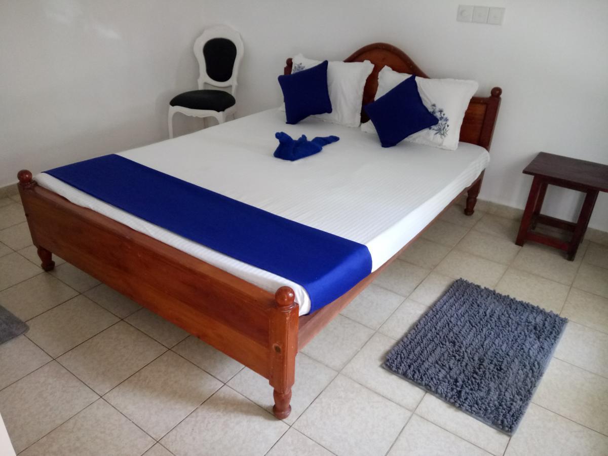 Oasis Beach Hotel Negombo Esterno foto