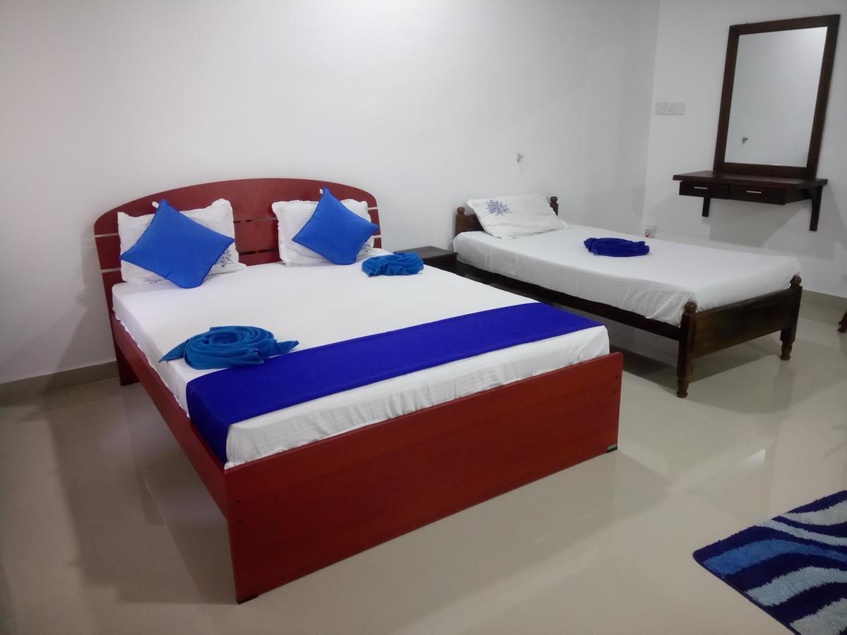 Oasis Beach Hotel Negombo Esterno foto