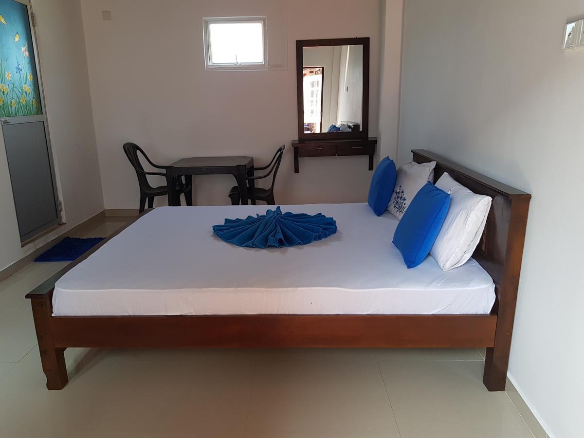 Oasis Beach Hotel Negombo Esterno foto