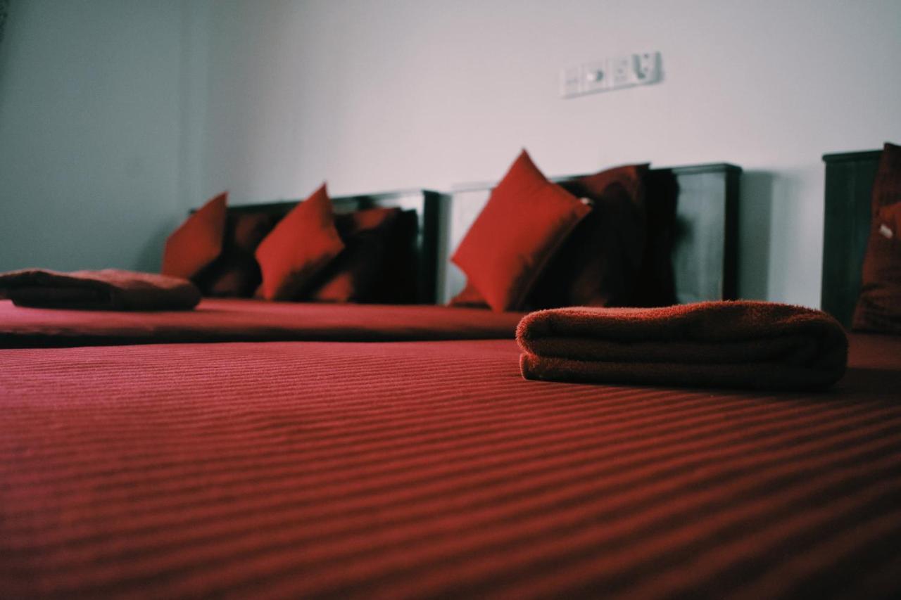 Oasis Beach Hotel Negombo Esterno foto